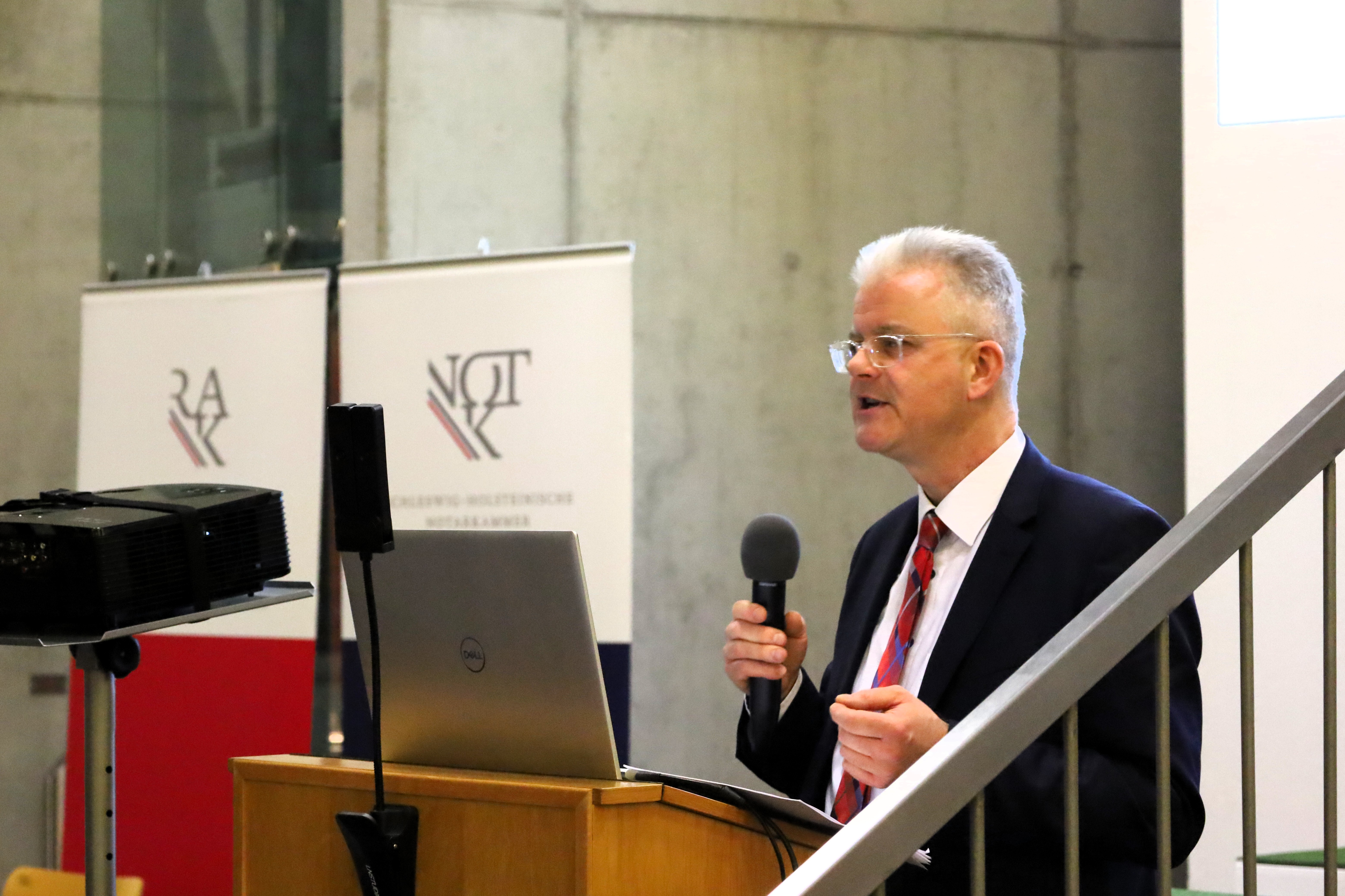 Rechtsanwalt und Notar Holger Schützhoff